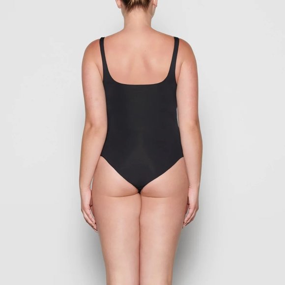 SKIMS Essential Scoop Neck Bodysuit NEW Onyx Womens 4X/5X - Picture 3 of 13